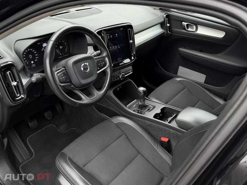 Volvo XC40 1.5 T3 Momentum Plus