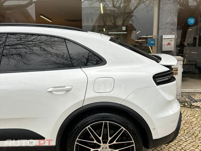 Porsche Macan Electric 4