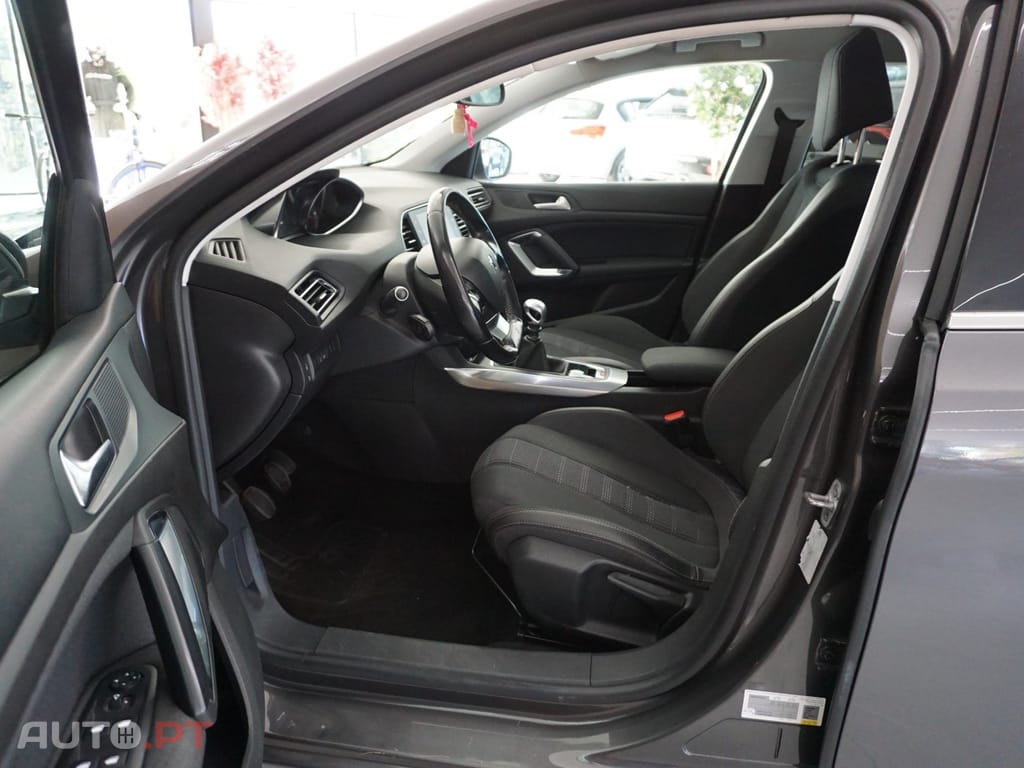 Peugeot 308 1.2 PureTech Allure Full LED