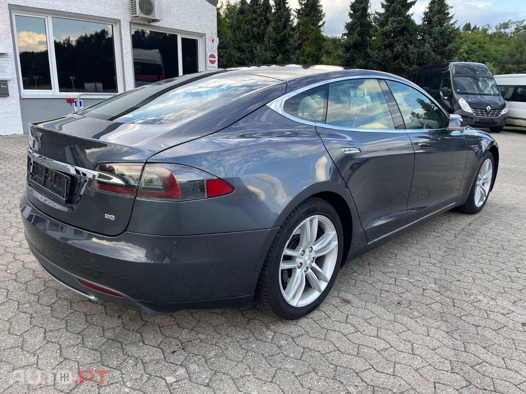 Tesla Model S 90