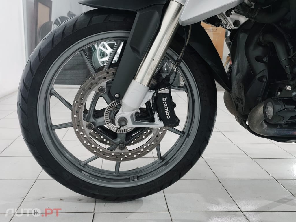 BMW R .
