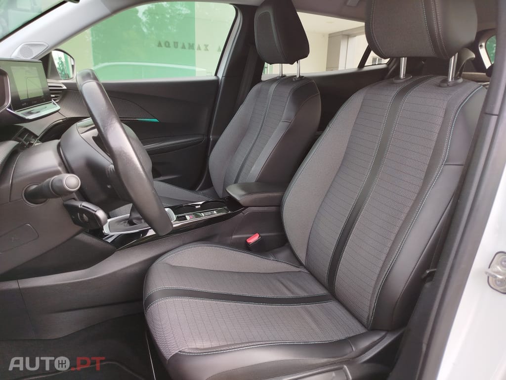 Peugeot 2008 1.5 BlueHDi Allure Pack