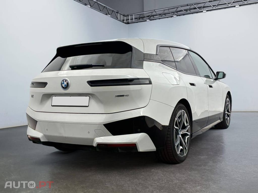 BMW iX xDrive 40