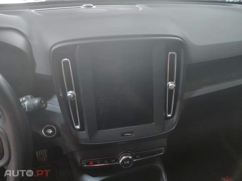 Volvo XC40 1.5 T3 Momentum Tech Edition