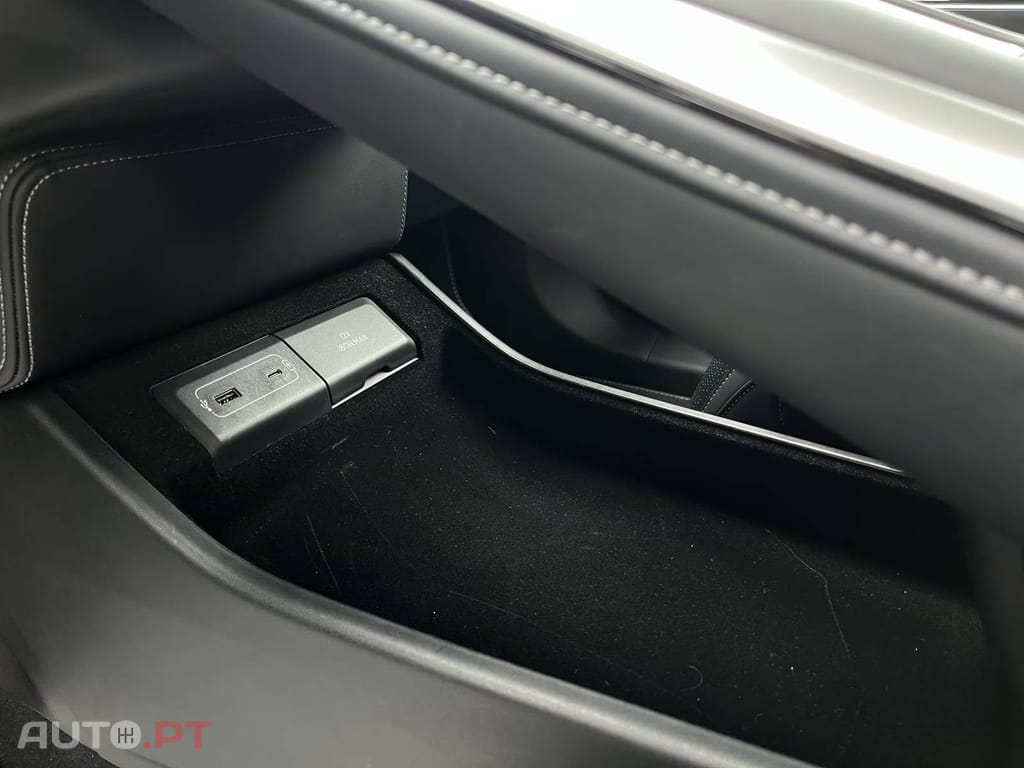 XPeng G9 98 kWh AWD Performance