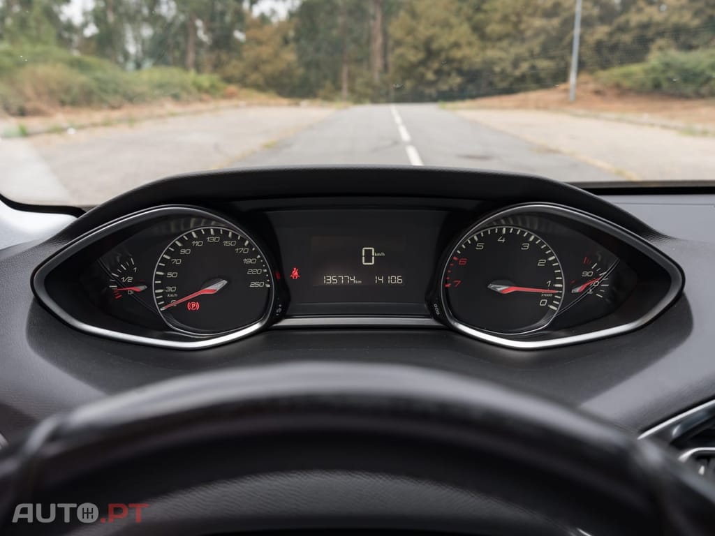 Peugeot 308 1.2 PureTech Allure J17