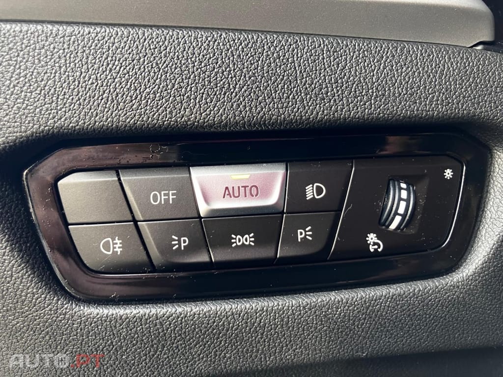 BMW 330 e Touring Auto