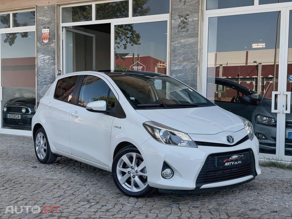 Toyota Yaris 1.5 HSD Comfort +P.Style+Navi