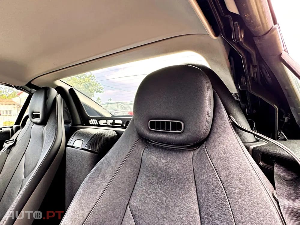 Mercedes-Benz SLK 200 Outro