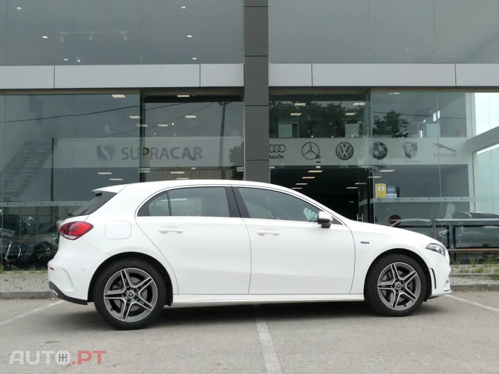 Mercedes-Benz A 250 e AMG Line