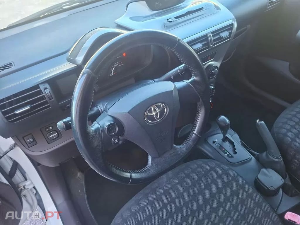 Toyota iQ 1.0 VVT-i 2 MultiDrive
