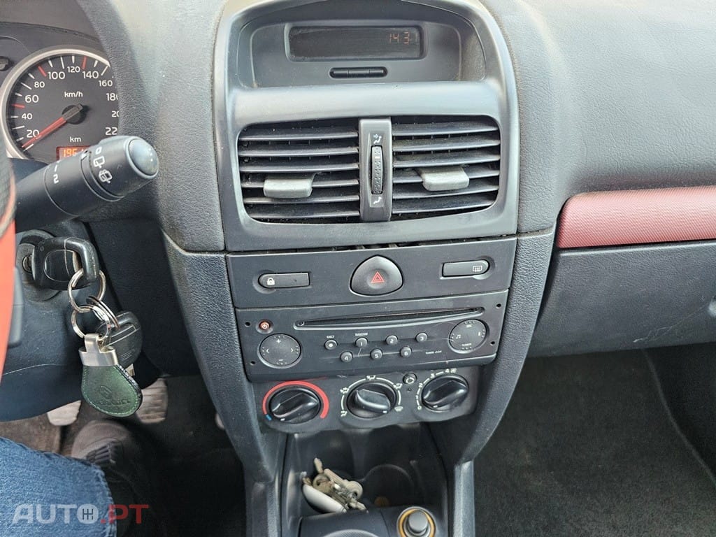 Renault Clio 1.2 16V Confort Authentique