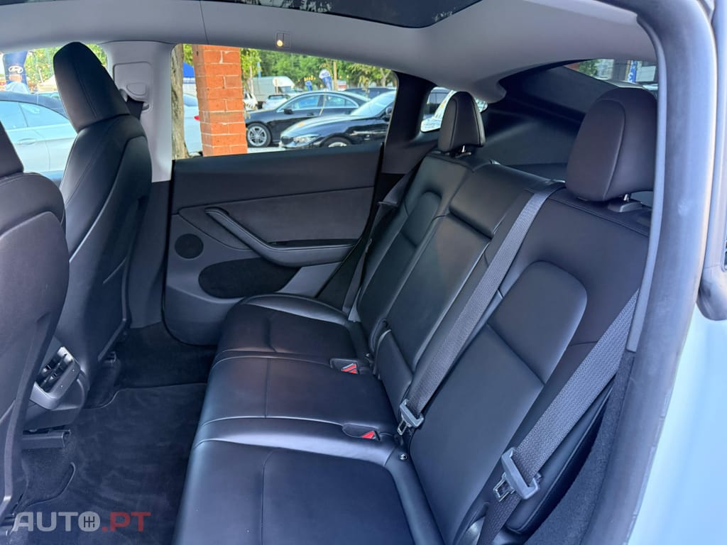 Tesla Model Y RWD