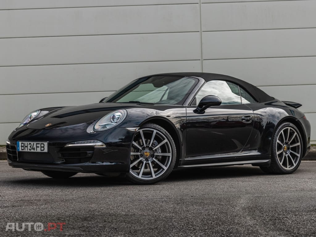 Porsche 911 Carrera 4 Cabriolet PDK Black Edition
