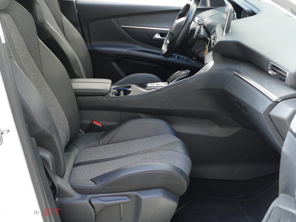 Peugeot 3008 1.6 Hybrid Allure e-EAT8