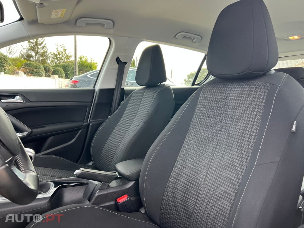 Peugeot 308 1.5 BlueHDi Business Line