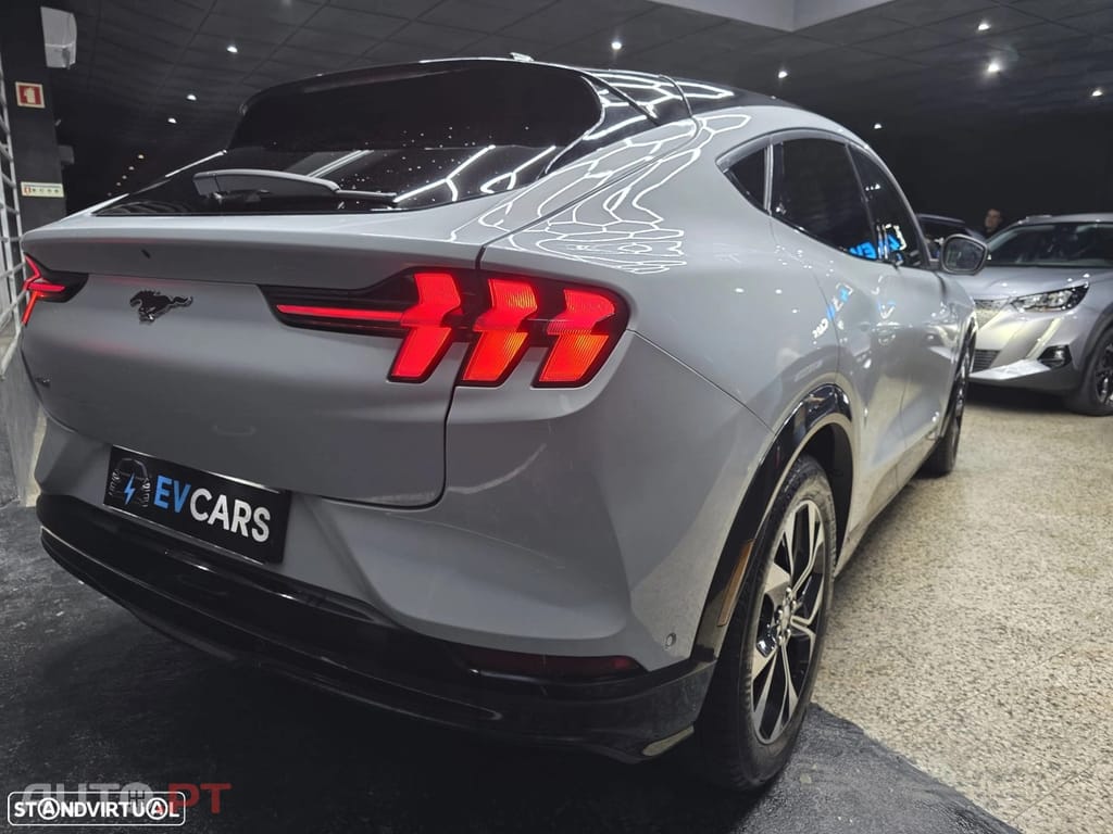 Ford Mustang Mach-E AWD PREMIUM