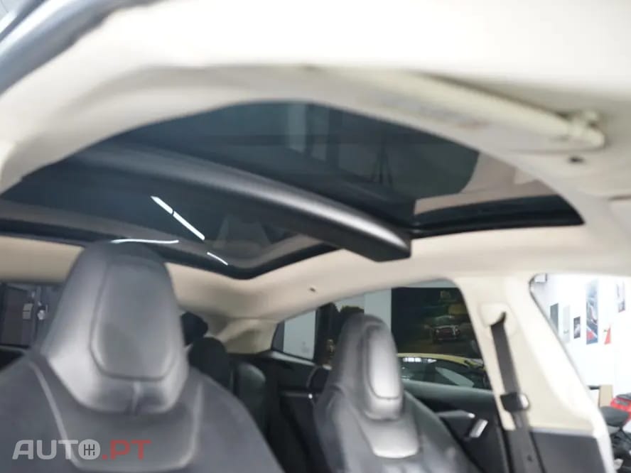 Tesla Model S 85
