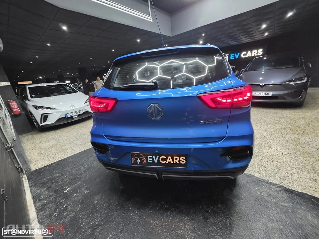 MG ZS EV 72.6 kWh Luxury OBC 11 kW