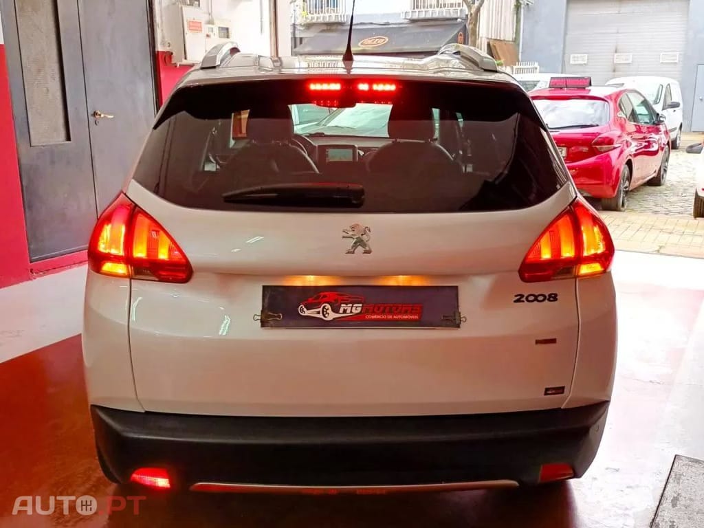 Peugeot 2008 1.2 PureTech Allure