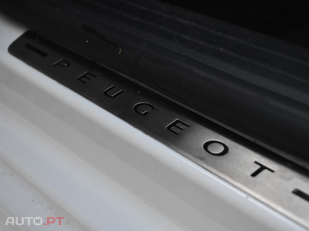 Peugeot E-208 50 kWh GT