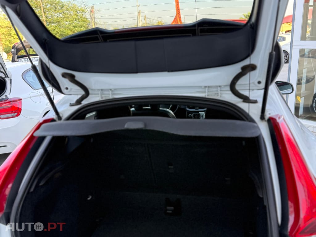 Volvo V40 2.0 D2 R-Design