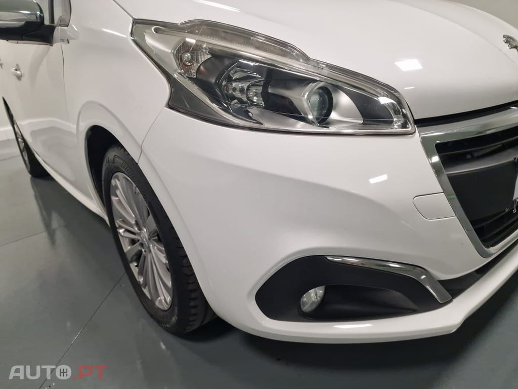 Peugeot 208 1.6 BlueHDi Style