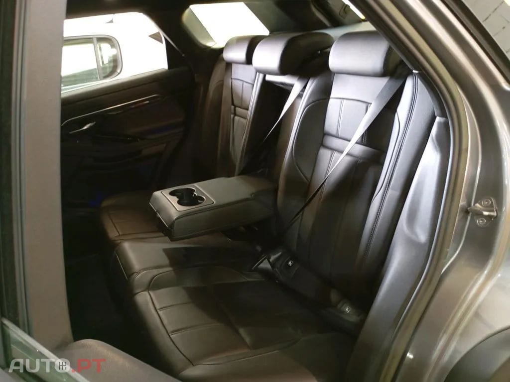 Land Rover Evoque 1.5 P300e AWD R-Dynamic S Auto