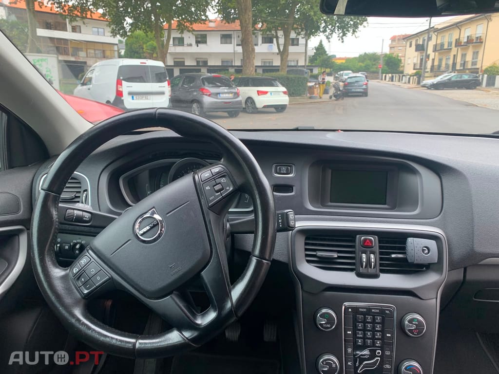 Volvo V40 D2