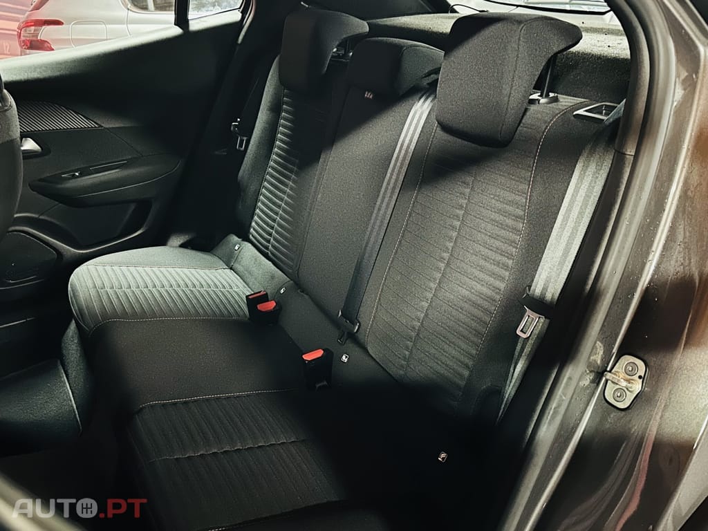 Peugeot 2008 1.2 PureTech Active Pack EAT8