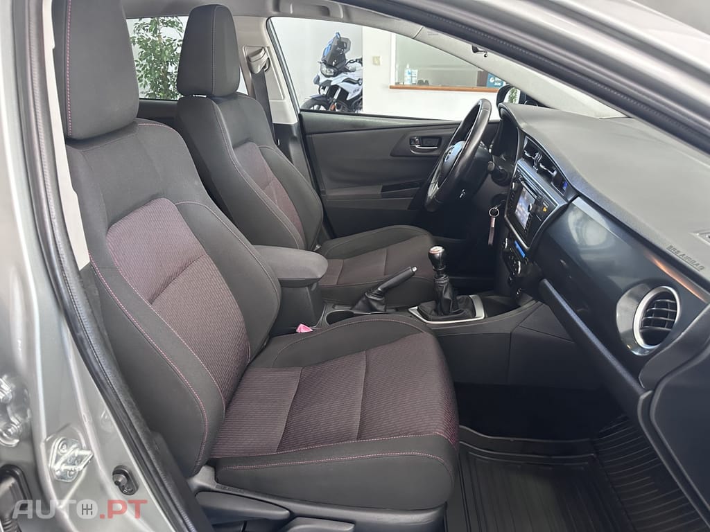 Toyota Auris 1.4 D-4D Com. +P.Sport+TSS