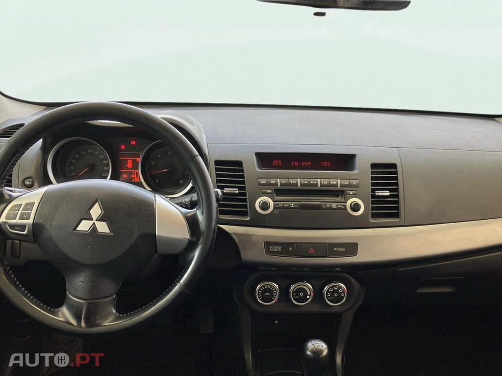Mitsubishi Lancer 1.5 Invite