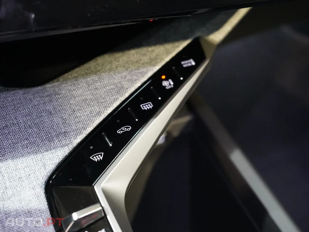 Peugeot 3008 1.2 Hybrid Allure e-DCS6