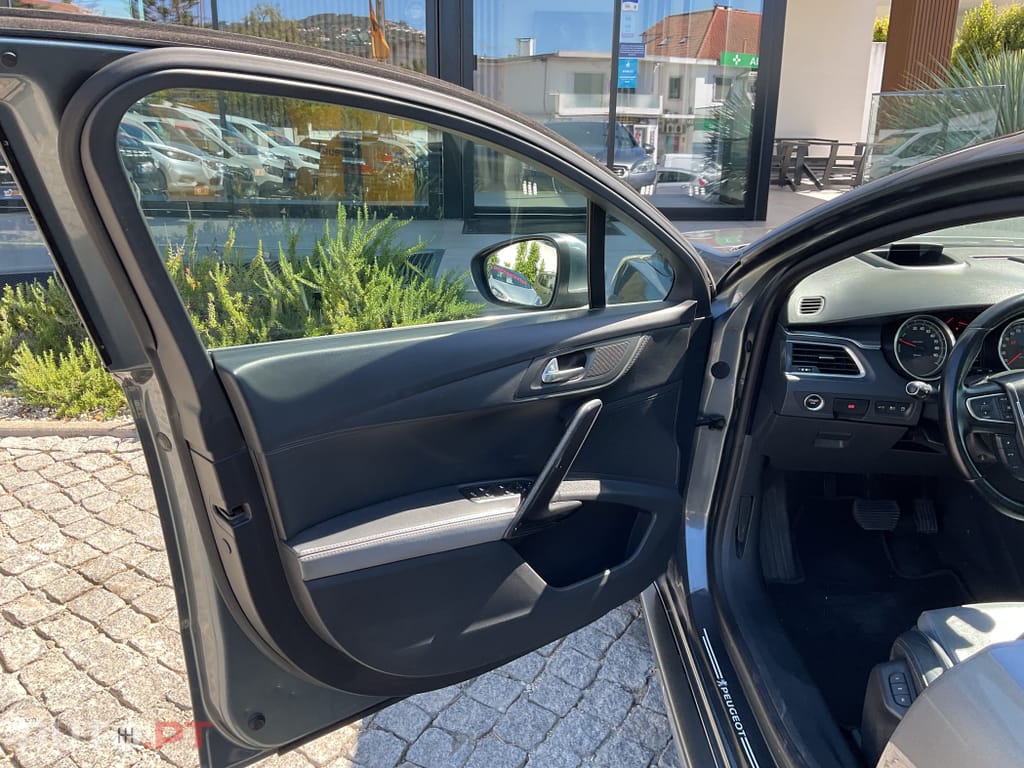 Peugeot 508 RXH 2.0 HDi Hybrid4 2-Tronic 104g