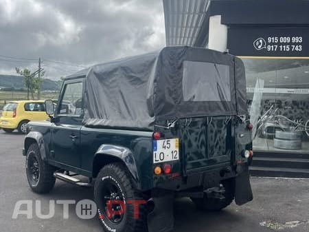 Land Rover Defender 90 SW 2.4 CRD S
