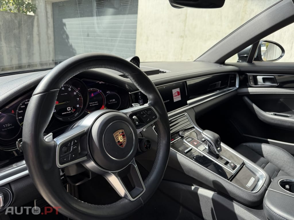 Porsche Panamera 4 E-Hybrid Platinum Edition