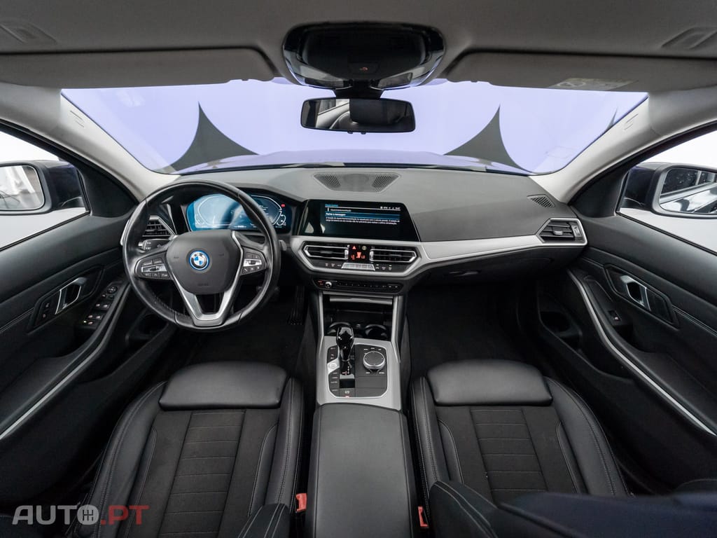 BMW 330 e Auto