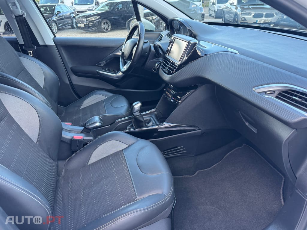 Peugeot 2008 1.2 PureTech Allure