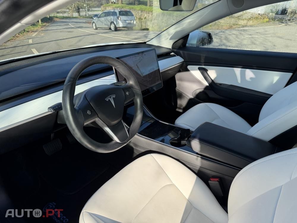 Tesla Model 3 Standard Range Plus RWD