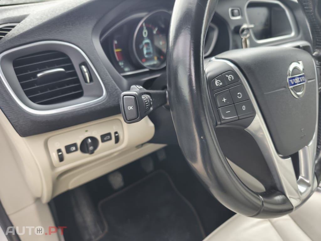 Volvo V40 Cross Country 1.6 D2 Summum
