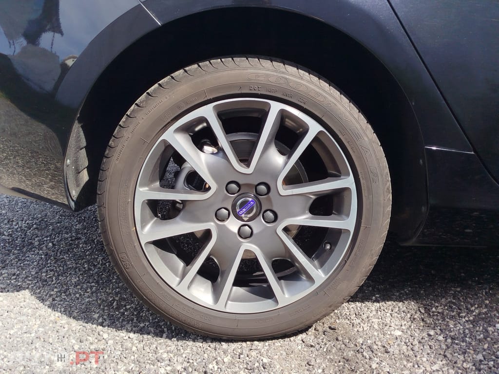 Volvo V40 2.0 D4 R-Design