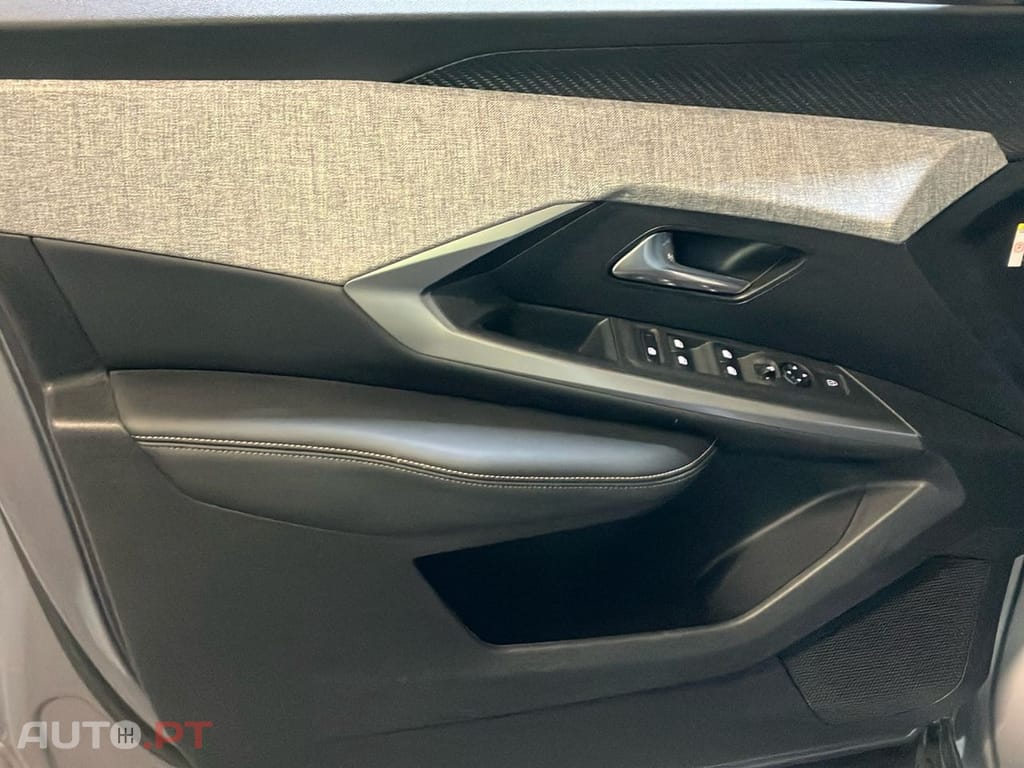 Peugeot 3008 1.2 Hybrid Allure e-DCS6