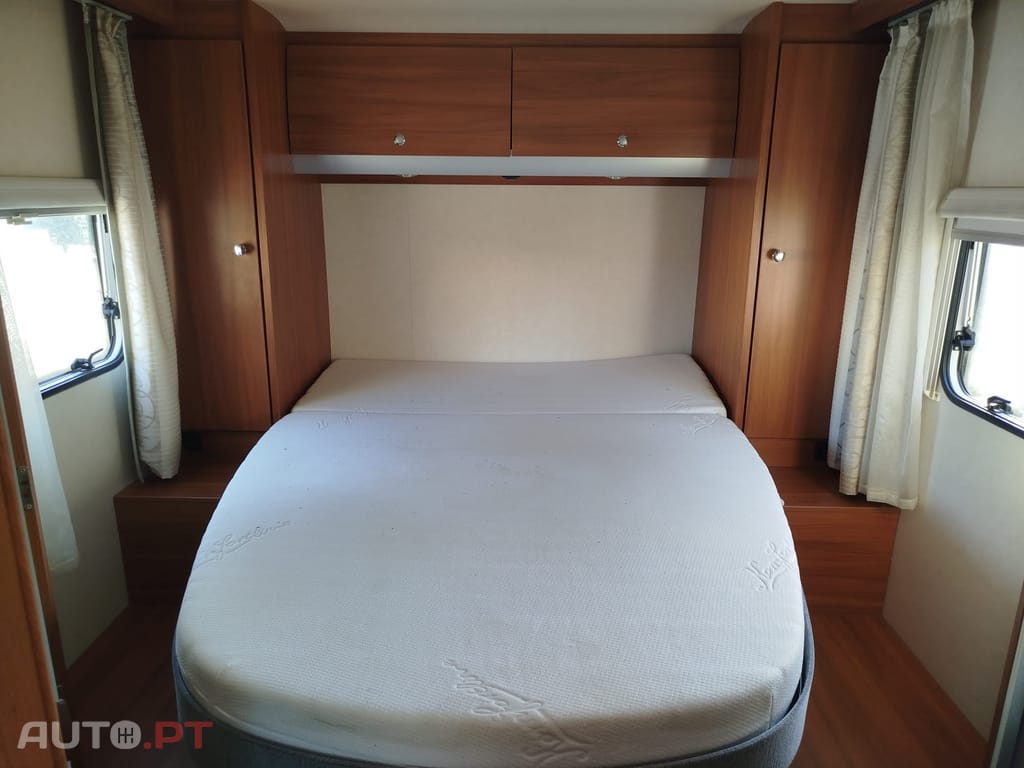 Knaus Südwind Sky wave.  Cama basculante E SUÍTE