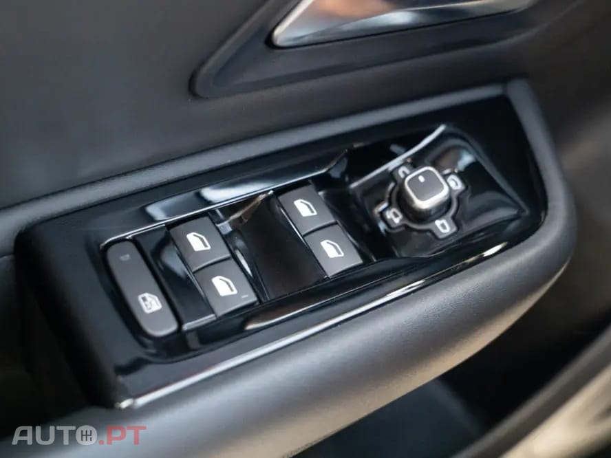 Citroen C5 X 1.6 Hybrid Plus e-EAT8