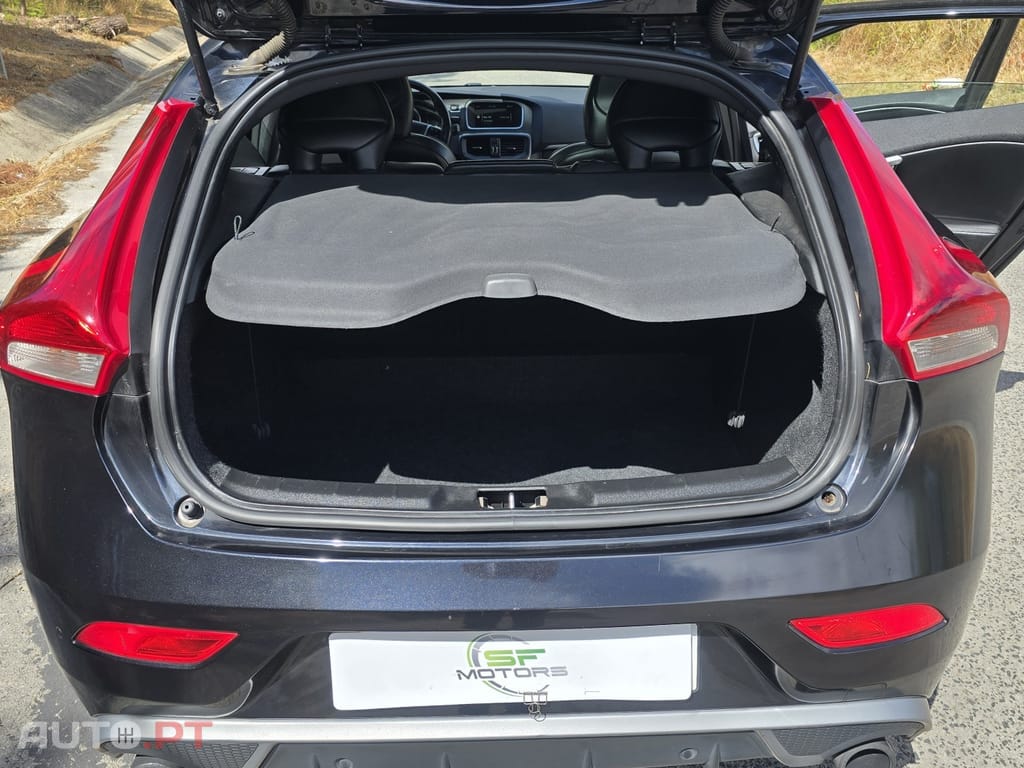 Volvo V40 2.0 D4 R-Design Summum