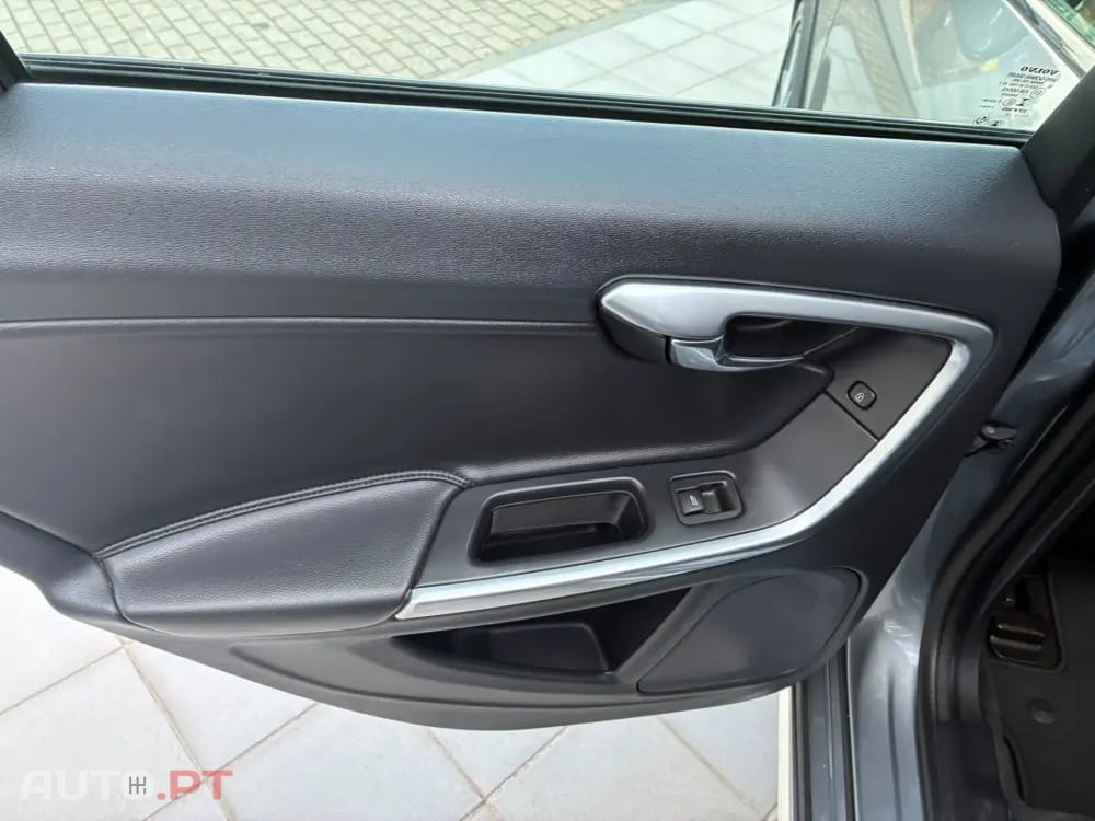 Volvo V60 Cross Country 2.0 D3 Summum Geartronic