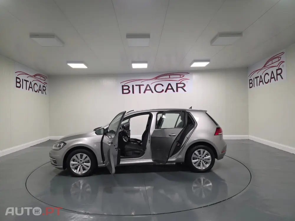 Volkswagen Golf 1.6 TDI CONFORTLINE