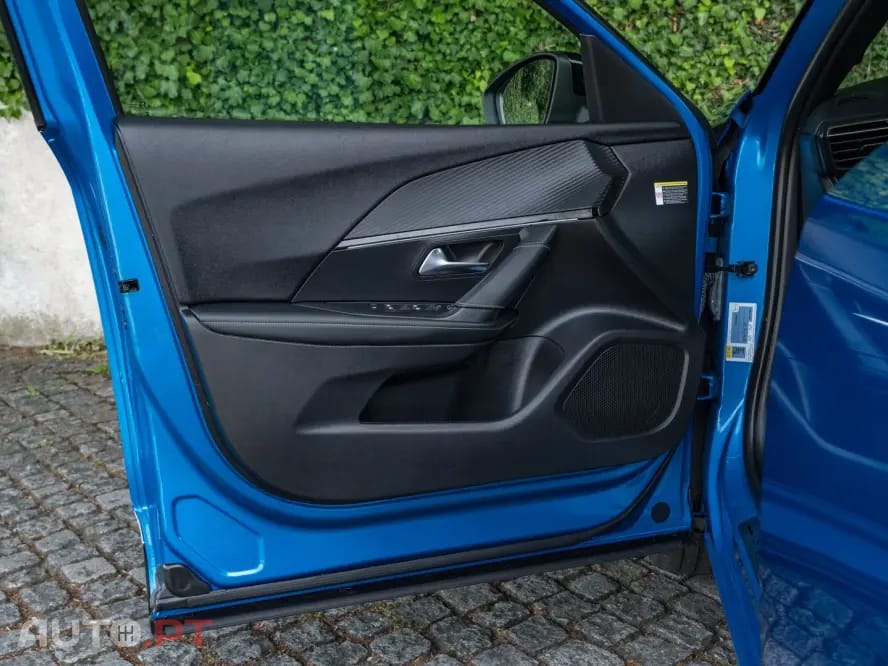 Peugeot E-2008 50 kWh GT