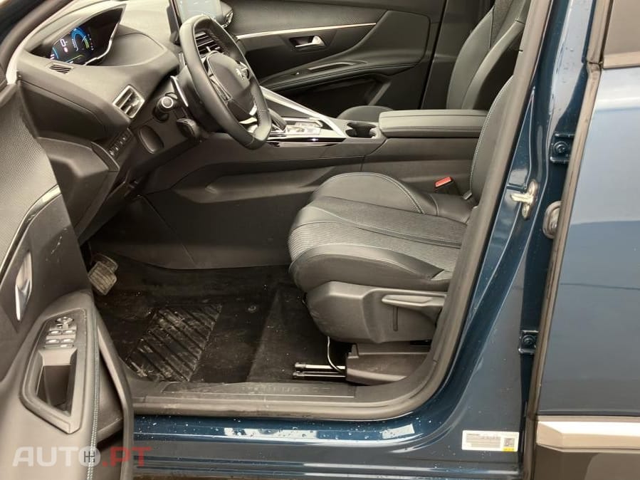 Peugeot 3008 1.6 Hybrid Allure e-EAT8