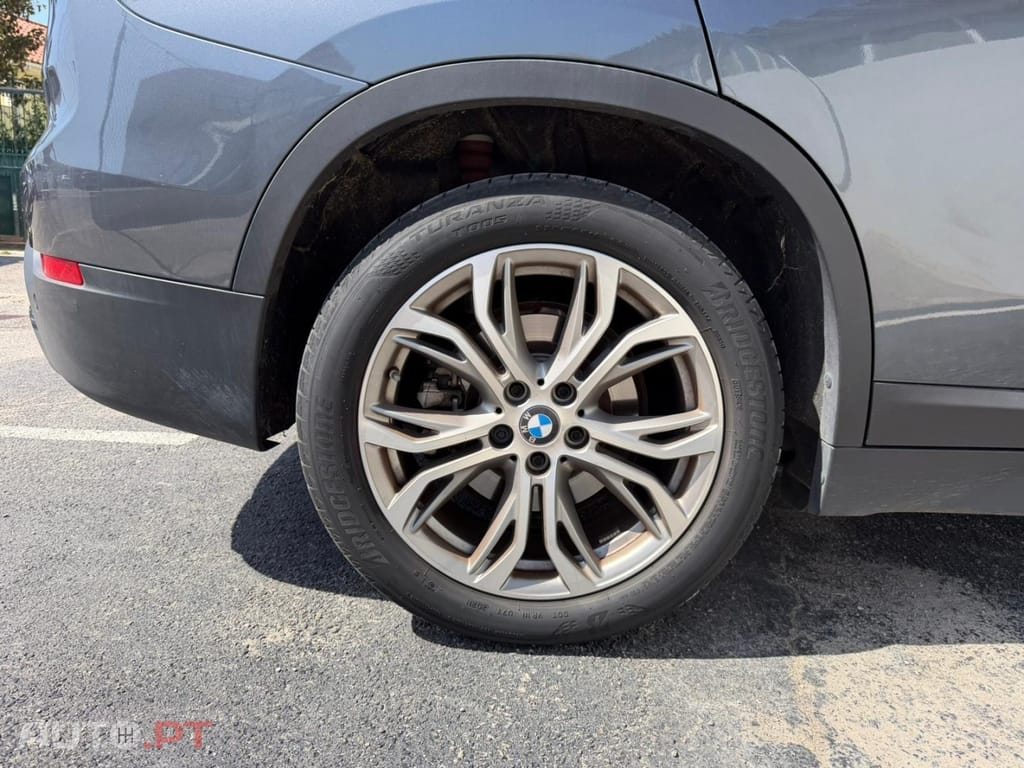 BMW X1 xDrive25e Advantage — fotografia 8
